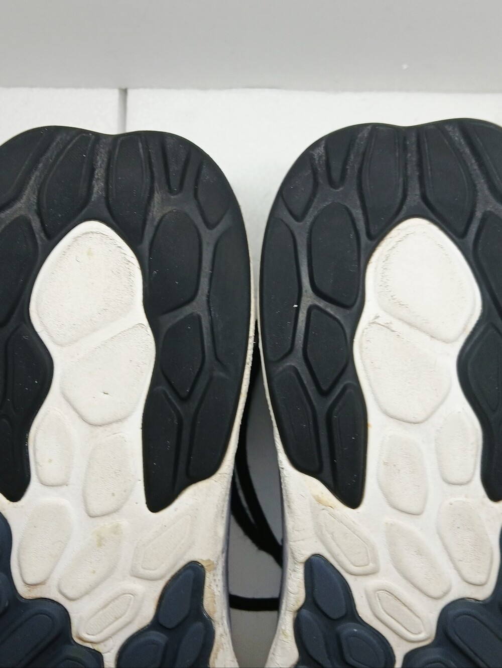 New Balance Fresh Foam 1080 Men's Size 12 Black White Running Shoes Sneakers - Picture 16 of 16